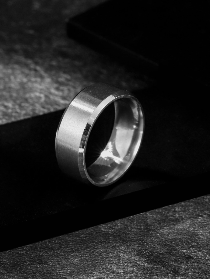 Silver flyer ring